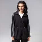 Свобода движений. Состав: 35% п/э, 30% вискоза, 30% нейлон, 5% спандекс