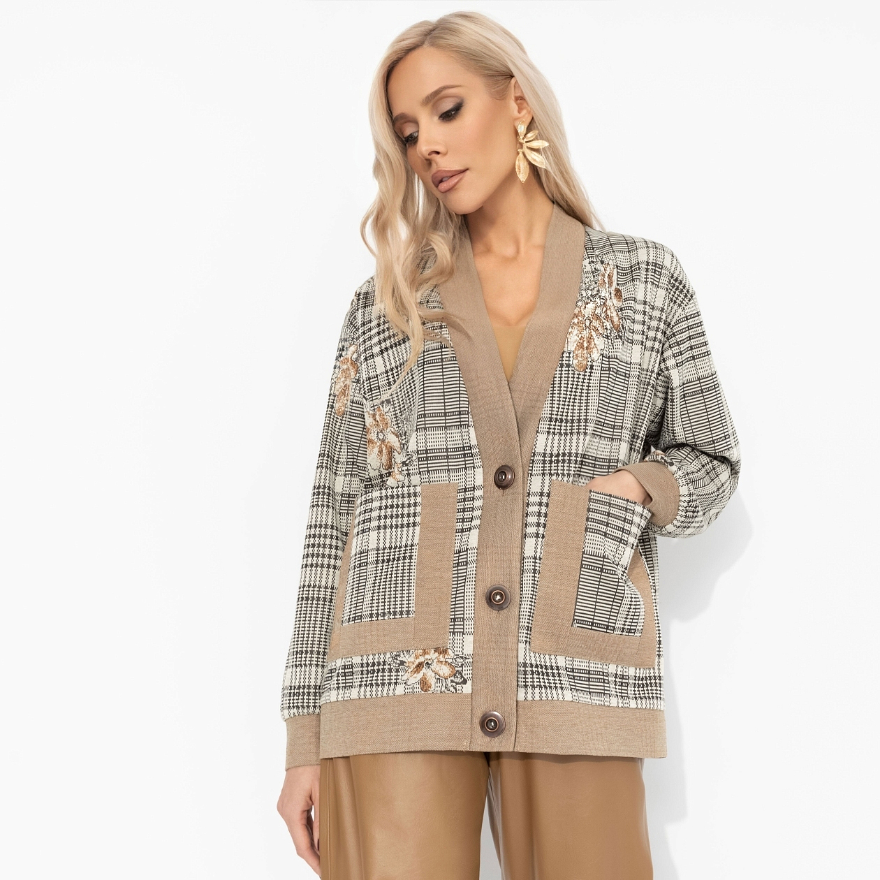 В модном режиме (классика). Состав: 65% полиэстер, 30% вискоза, 5% эластан