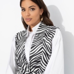 Настроена эффектно (монохром). Состав: 65% п/э, 30% вискоза, 5% стрейч