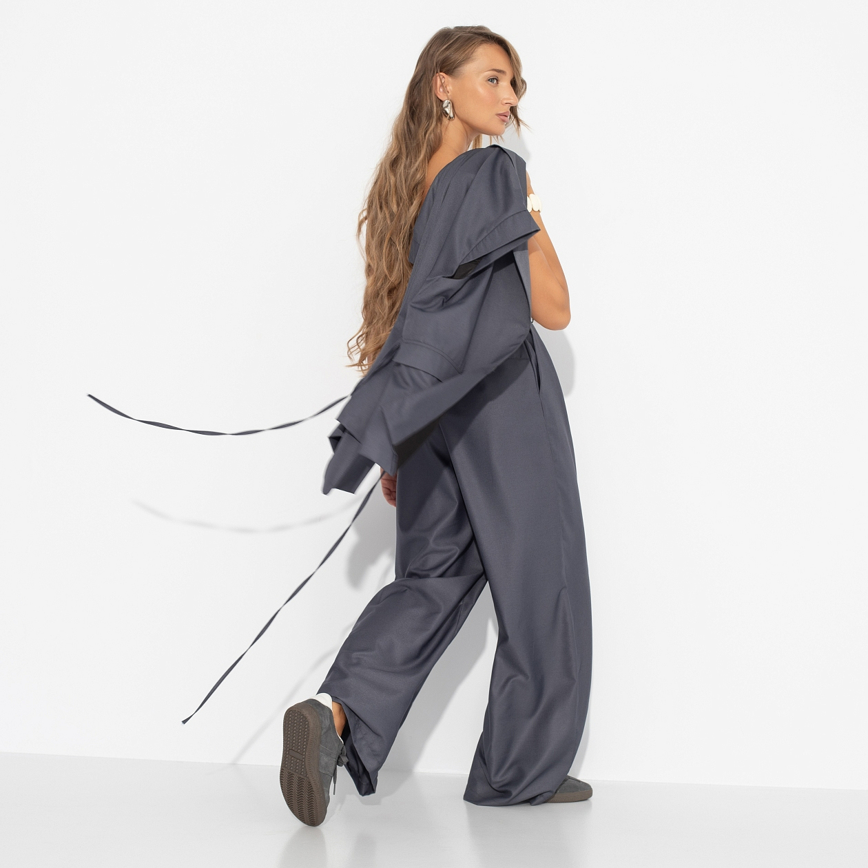 Брюки Я не опаздываю, я эффектная. Состав: 85% п/э, 15% вискоза