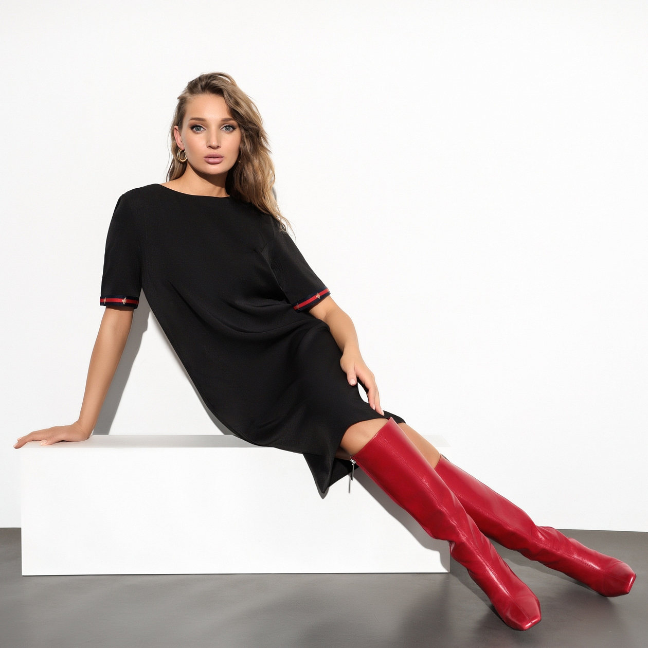 Платье Виртуальные будни (нуар). Состав: 96% п/э, 4% эластан