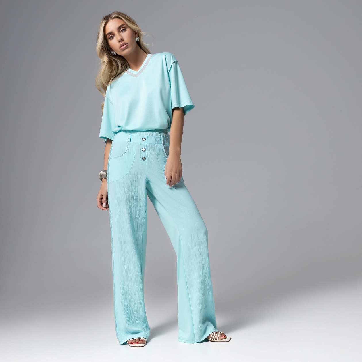 Брюки Раскованный шик (лазурные). Состав: 65% п/э, 30% вискоза, 5% спандекс