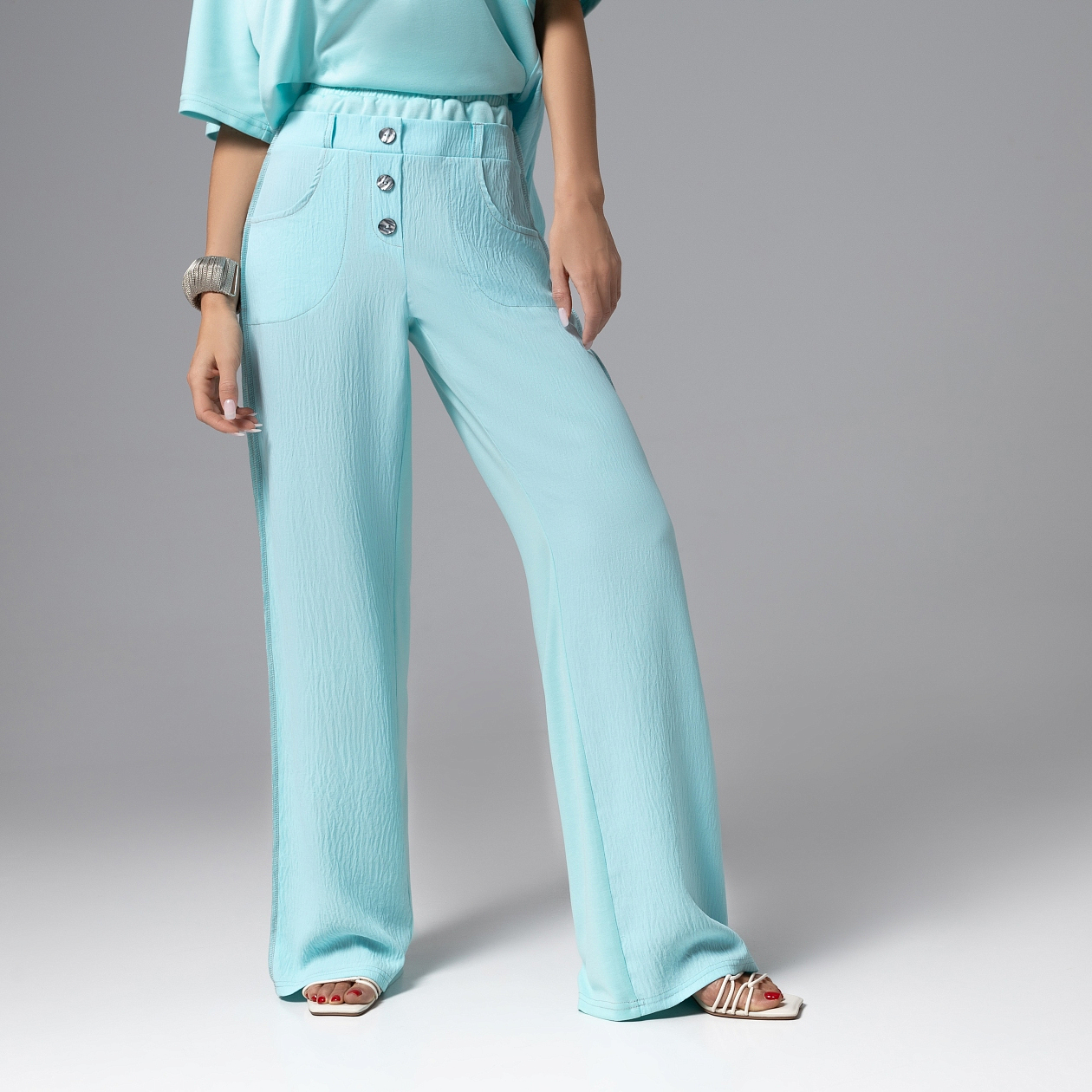 Брюки Раскованный шик (лазурные). Состав: 65% п/э, 30% вискоза, 5% спандекс