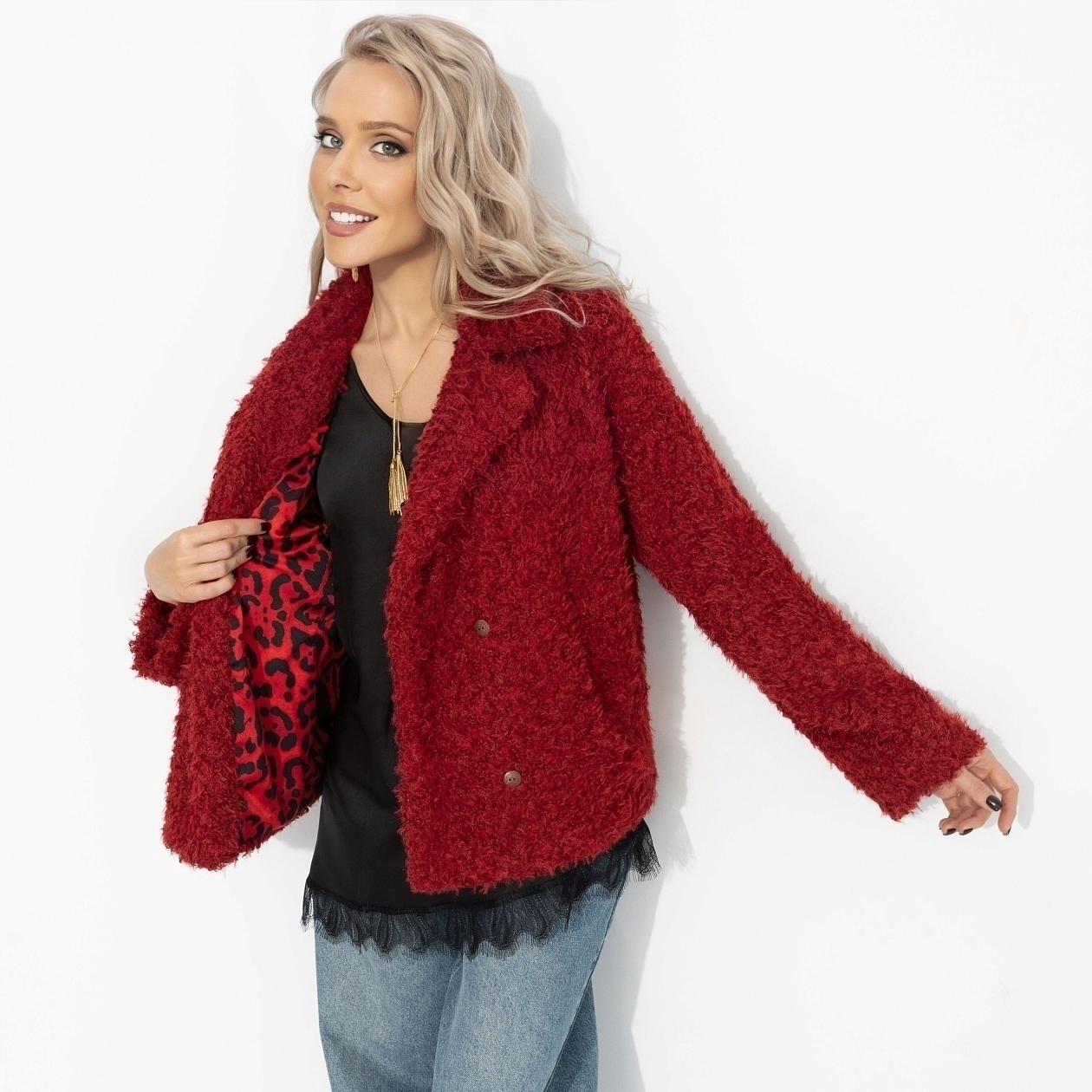 Слишком заметна (красный закат, oversize, 42-48). Состав: 98% п/э, 2% спандекс