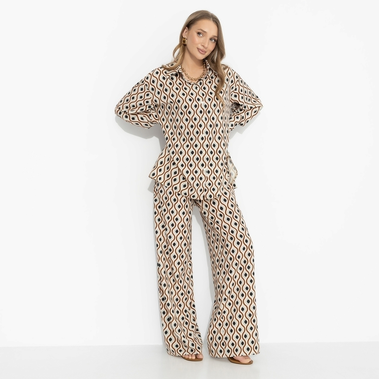 Брючный комплект Игра линий. Состав: 95% п/э, 5% эластан