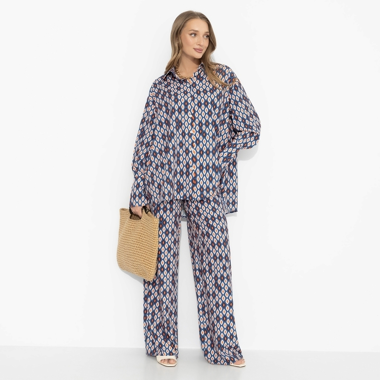 Брючный комплект Игра линий (контраст). Состав: 95% п/э, 5% эластан