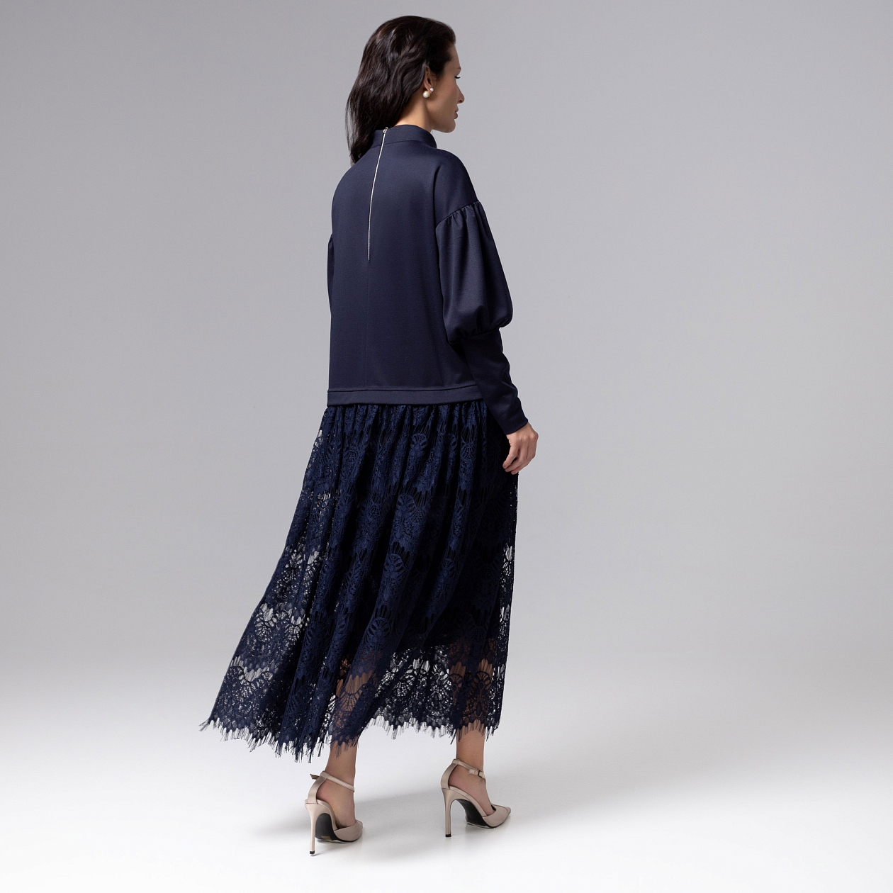 Платье История в кружевах. Состав: 65% полиэстер, 30% вискоза, 5% спандекс