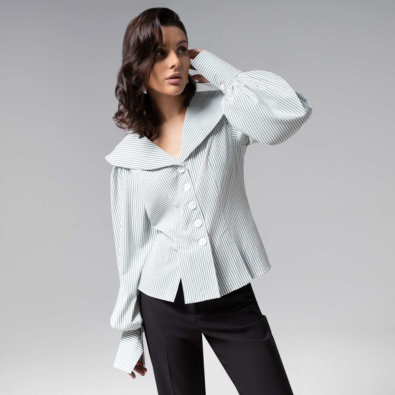 Блуза Кутюр в голове. Состав: 65% п/э, 30% вискоза, 5% спандекс