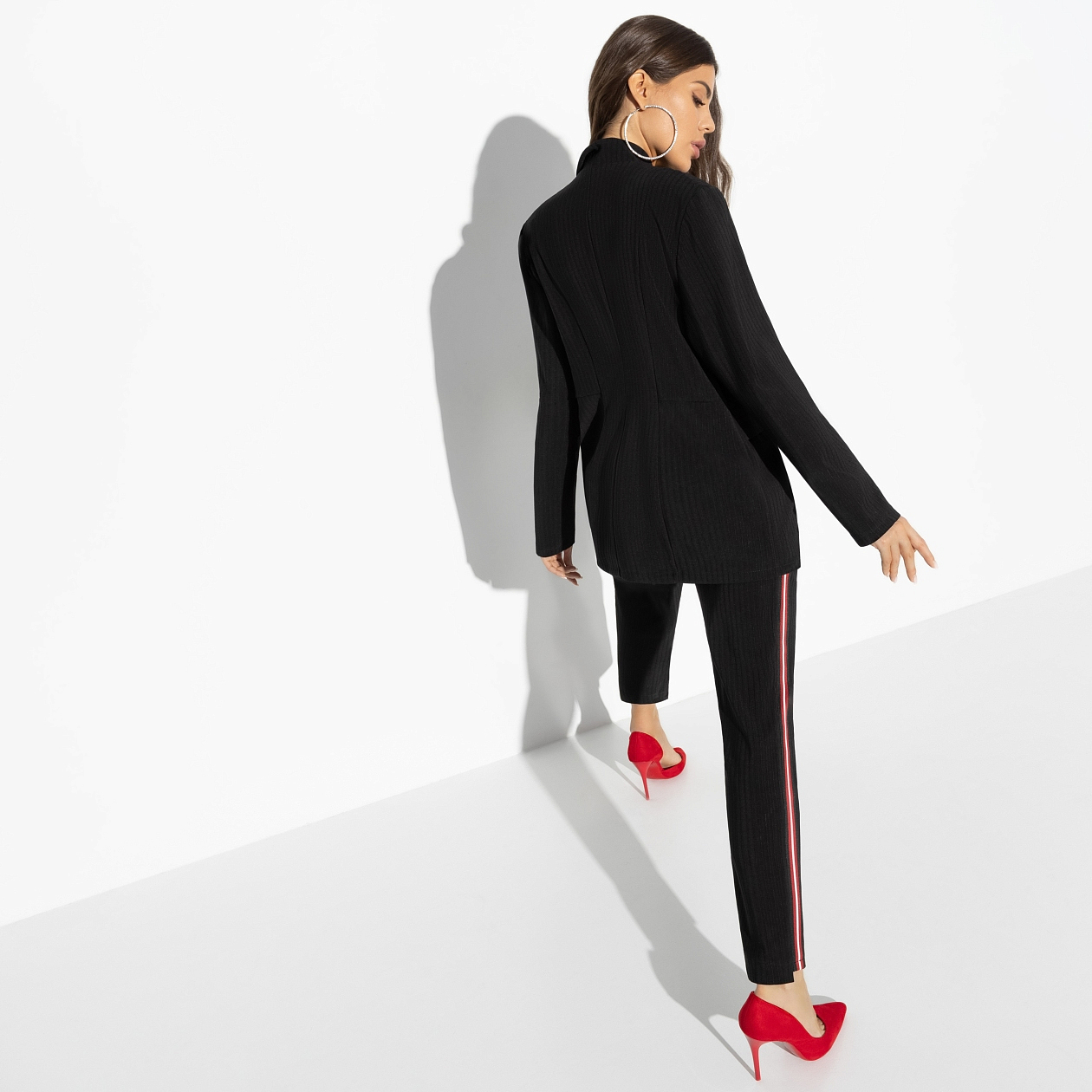 Брючный костюм Модный показ (2 в 1). Состав: 65% п/э, 30% вискоза, 5% спандекс