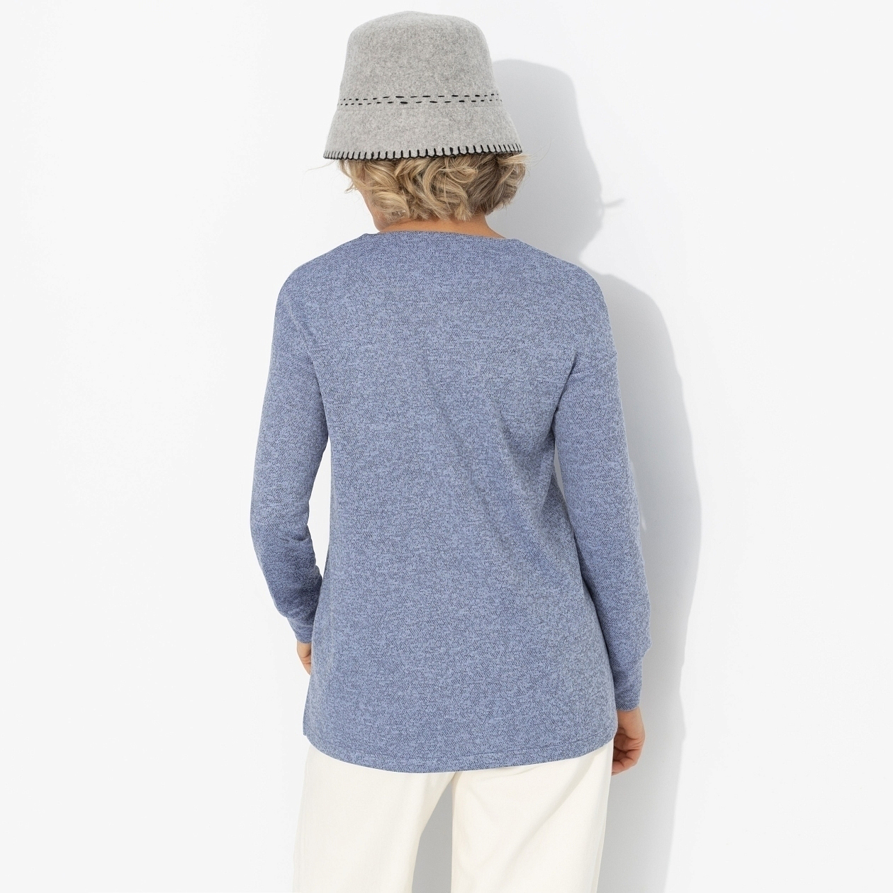 Лонгслив Мелодия цвета (голубой). Состав: 65% полиэстер, 30% вискоза, 5% эластан