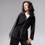 Свобода движений. Состав: 35% п/э, 30% вискоза, 30% нейлон, 5% спандекс