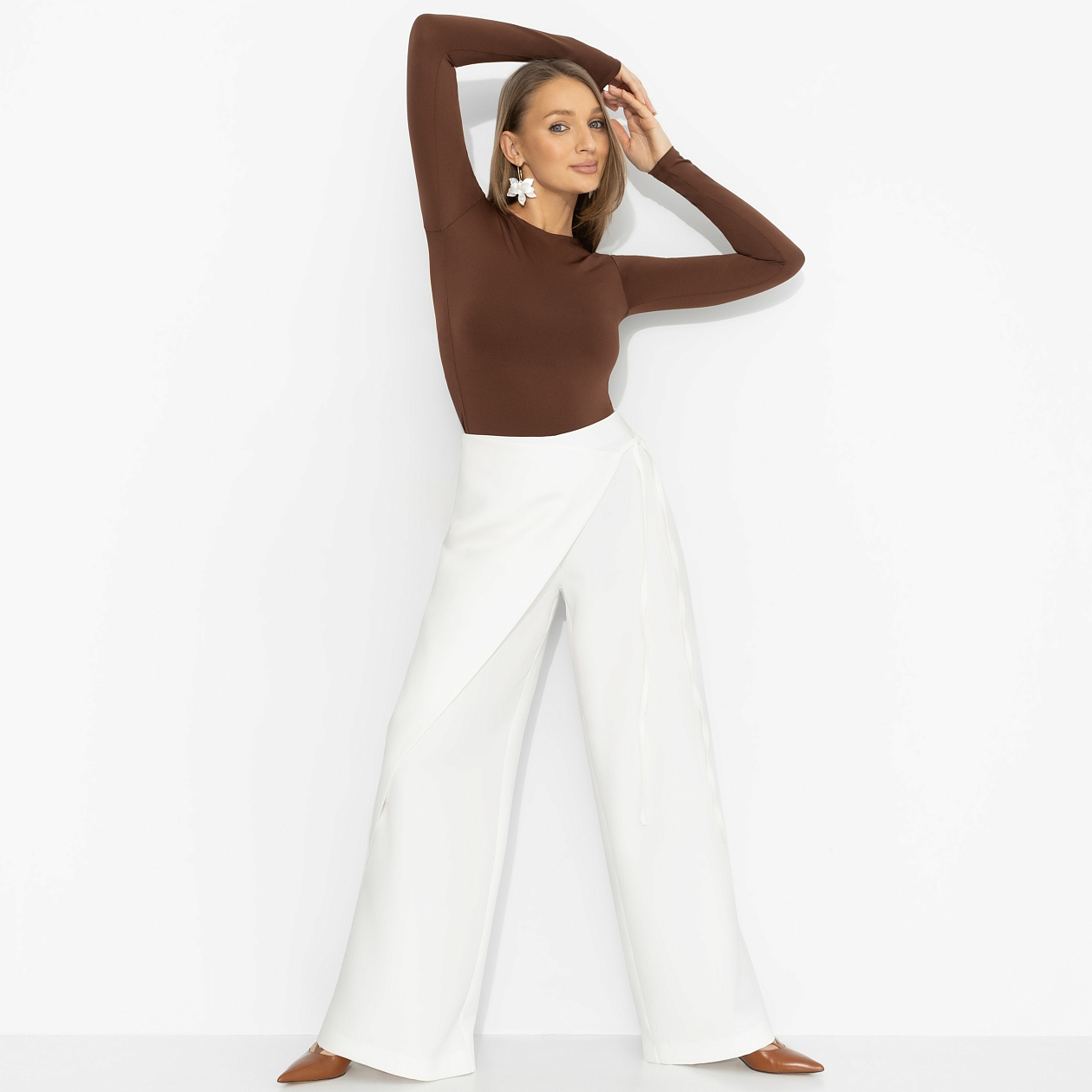 Не по шаблону (белые). Состав: 60%  п/э, 37%  вискоза, 3% спандекс