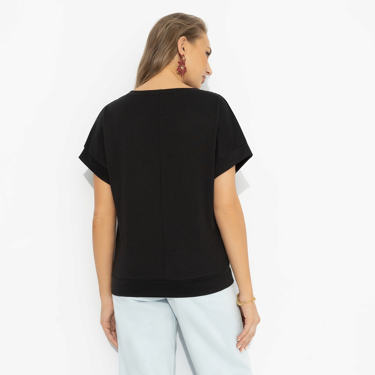 Футболка Всегда иначе (черная). Состав: 65% п/э, 30% вискоза, 5% стрейч