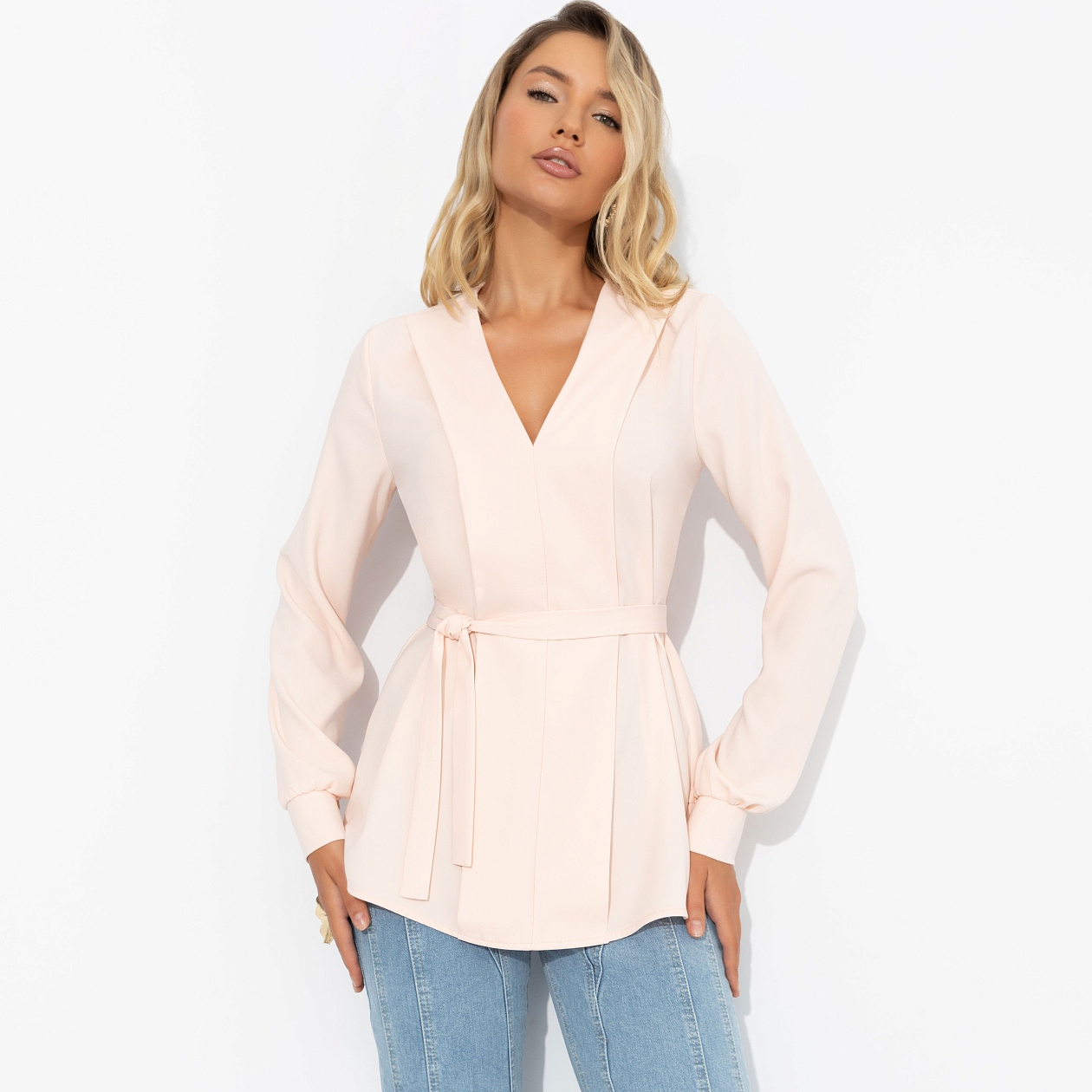 Блуза Твой личный манифест (бледный персик, с поясом). Состав: 72% п/э, 22% вискоза, 6% спандекс