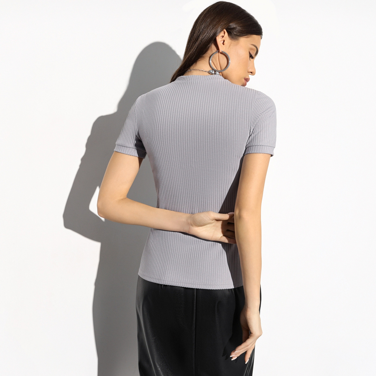 Футболка Удивляю сама себя (грэй). Состав: 65% п/э, 30% вискоза, 5% спандекс