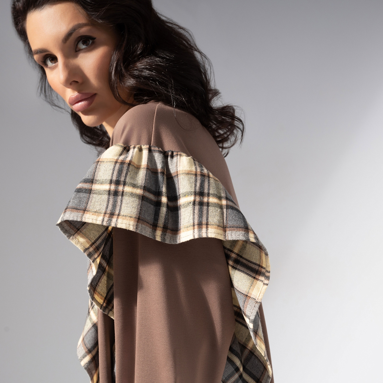 Лонгслив Гардеробная магия (коричневый). Состав: 55% полиэстер, 30% вискоза, 10% хлопок, 5% спандекс