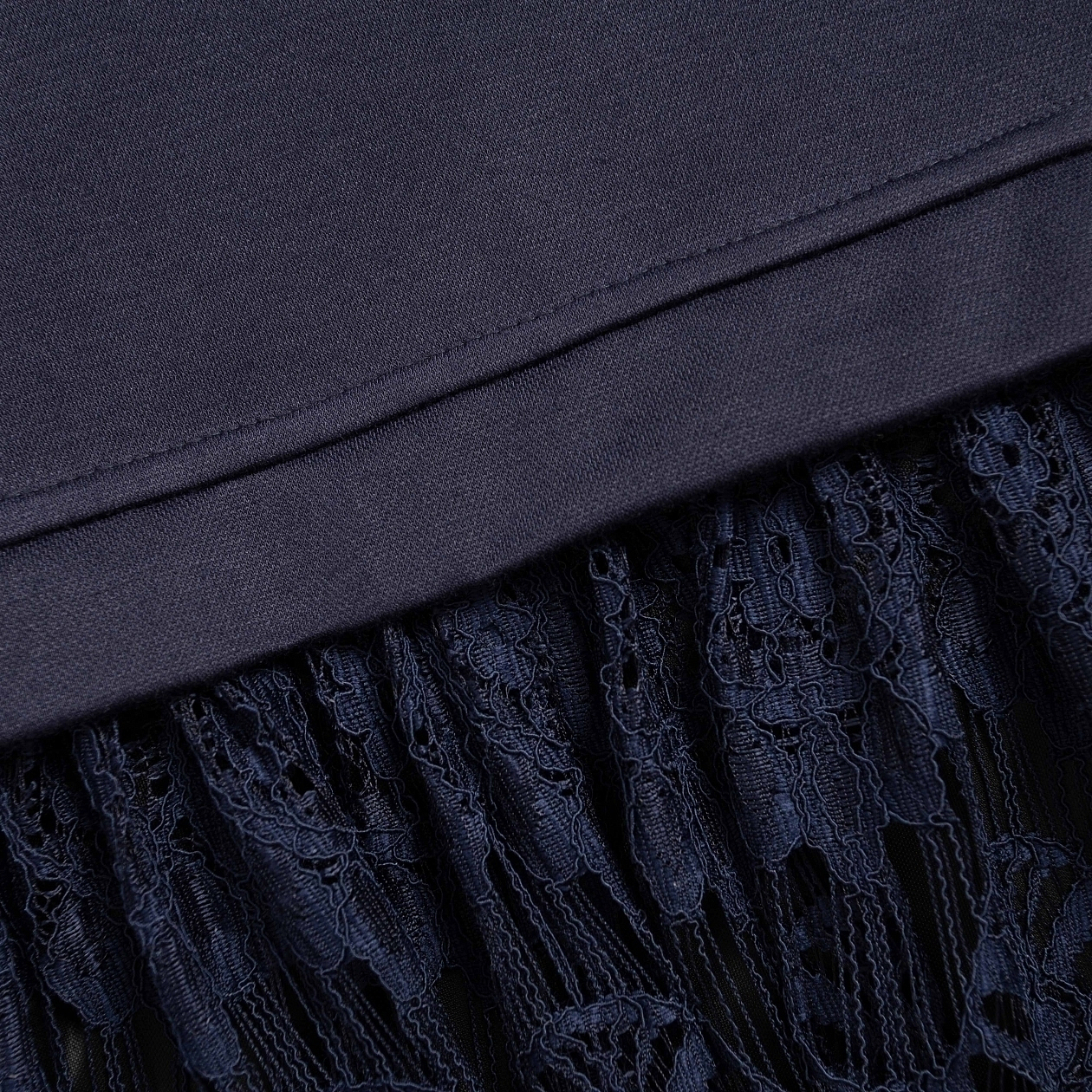 Платье История в кружевах. Состав: 65% полиэстер, 30% вискоза, 5% спандекс