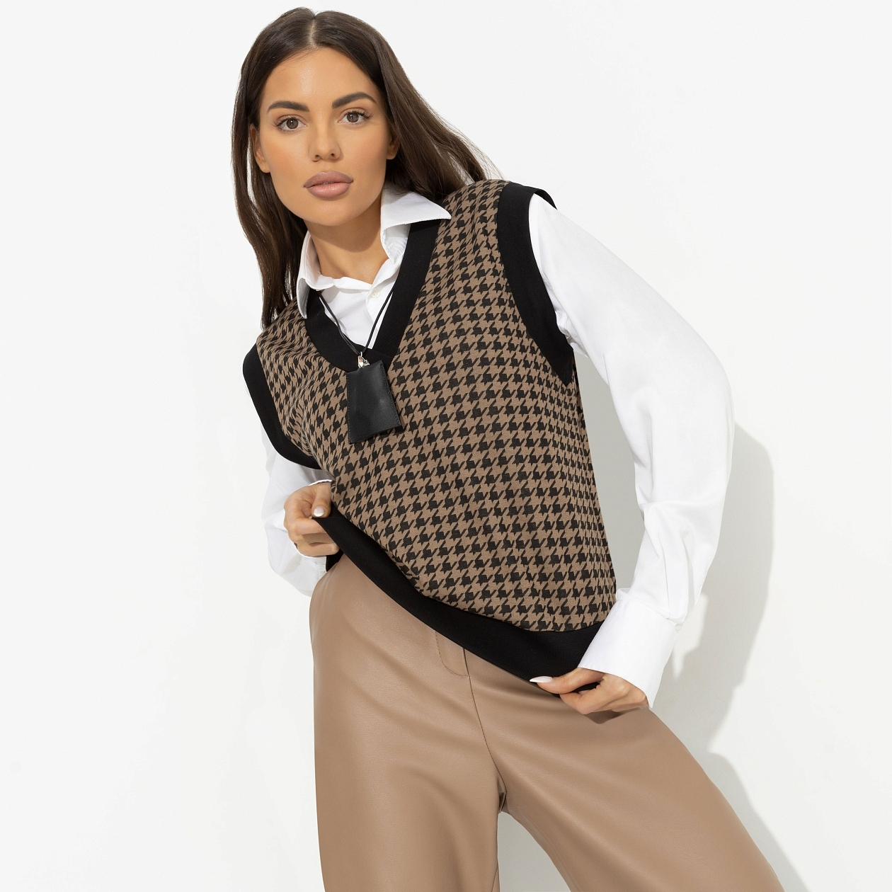 Великолепная игра. Состав: 85% п/э, 10% вискоза, 5% спандекс