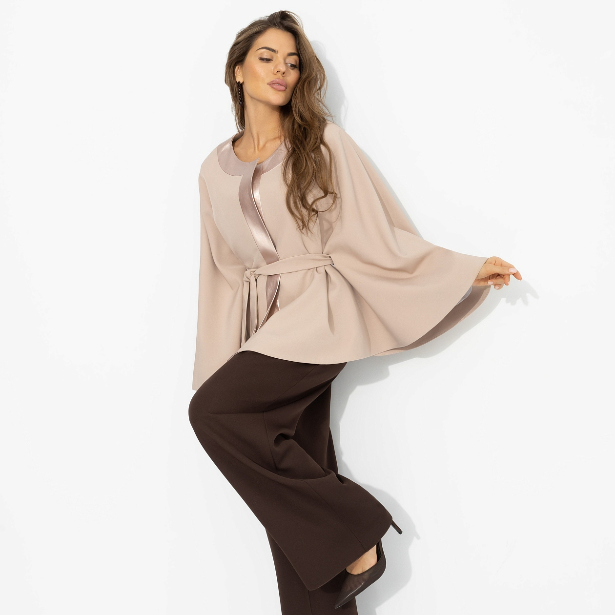 Жакет Яркий эффект (пудра, с поясом). Состав: 95% п/э, 5% эластан