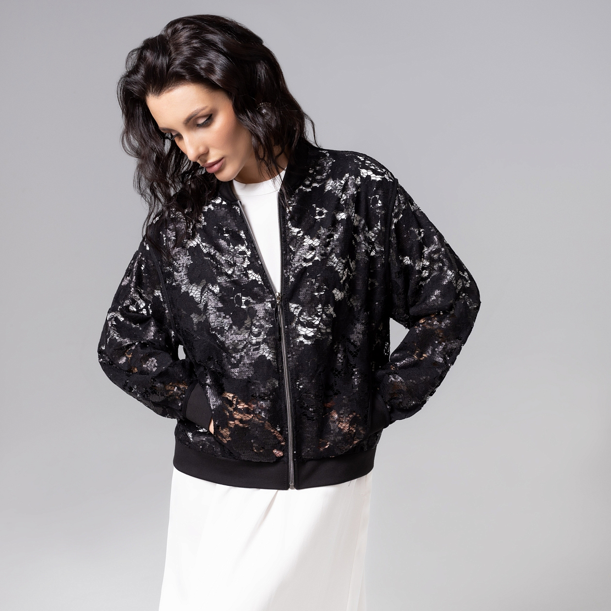 Бомбер Секрет смелости (чёрный). Состав: 65% хлопок, 20% нейлон, 13% вискоза, 2% спандекс