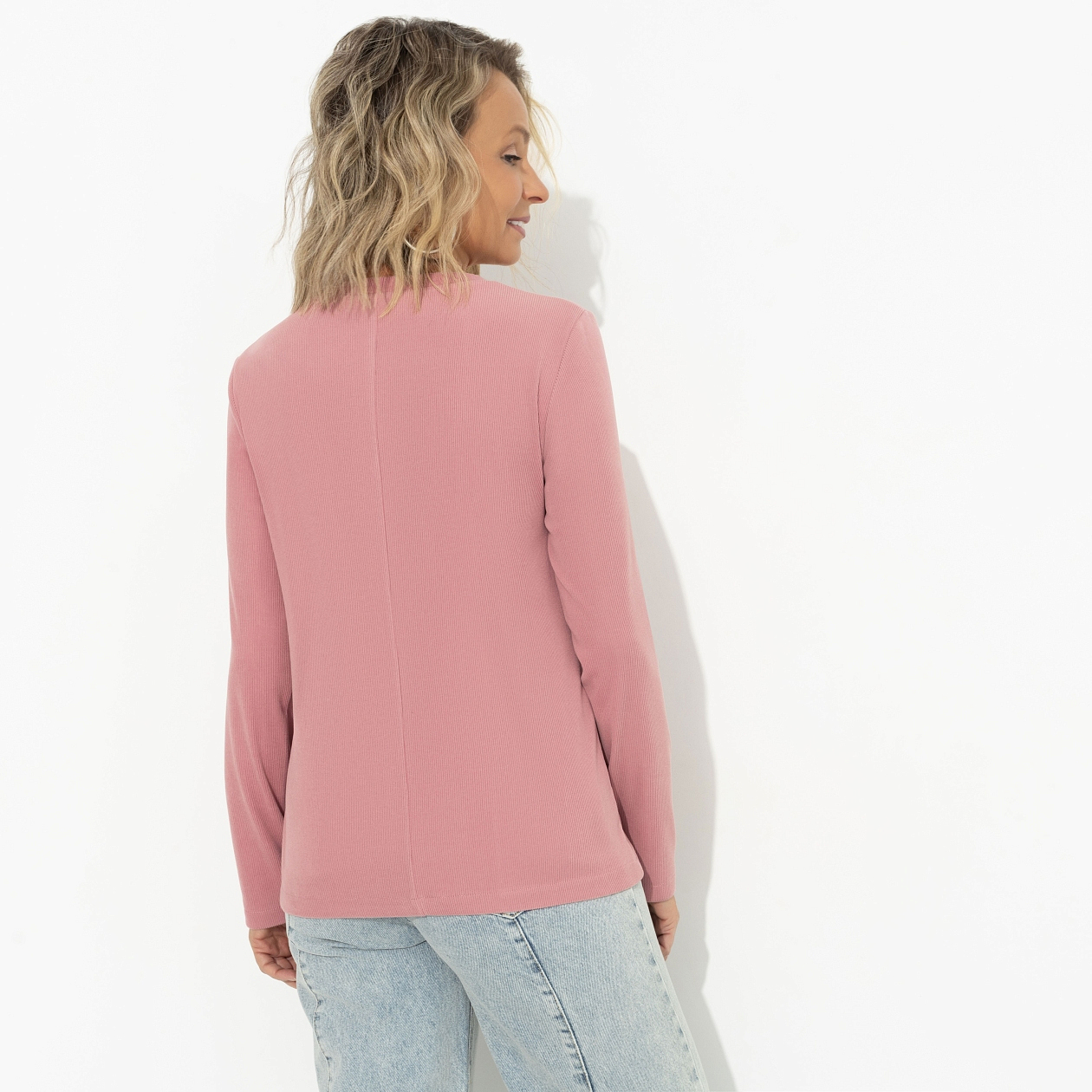 Блуза Неисчерпаемый талант (розовый пион). Состав: 65% полиэстер, 30% вискоза, 5% эластан