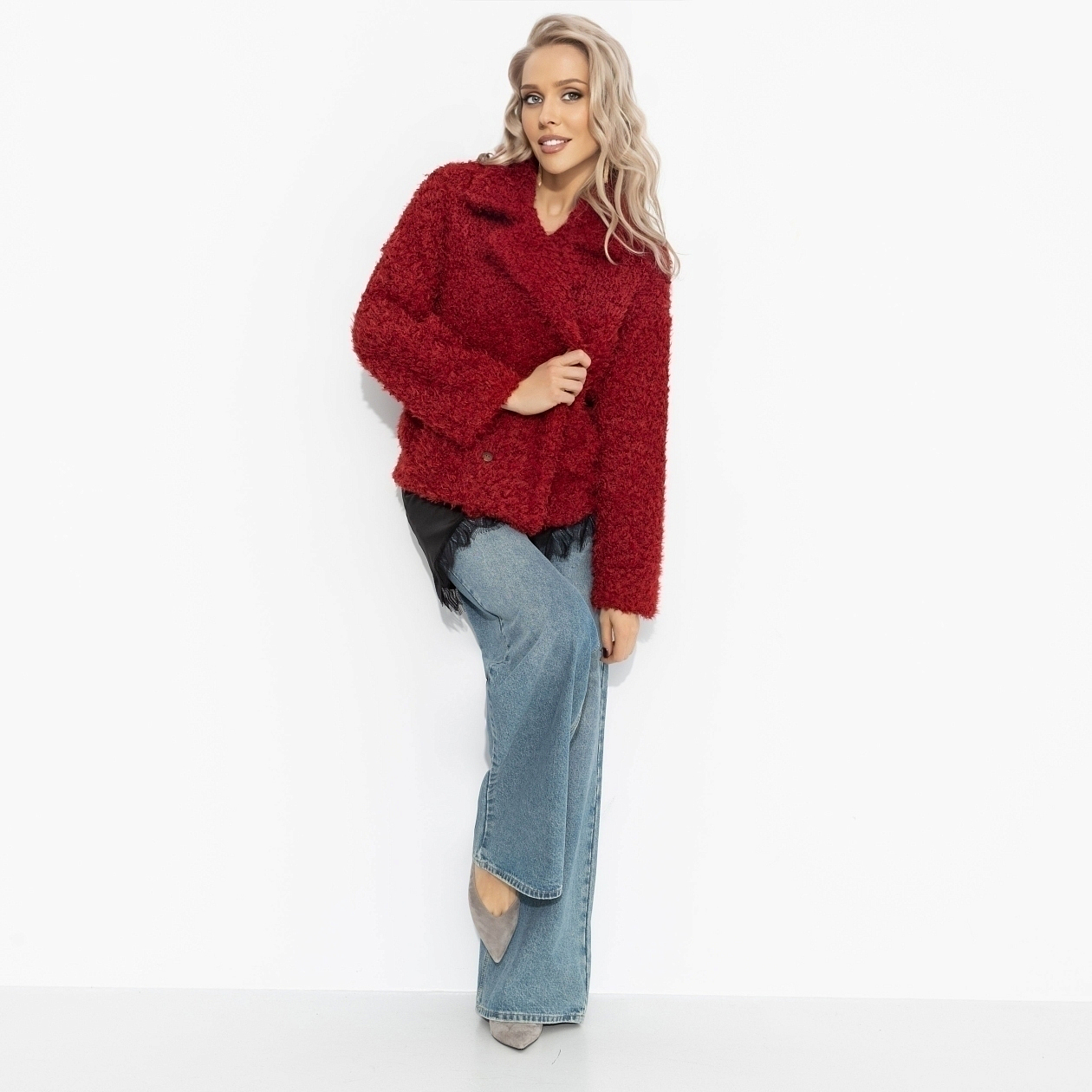 Слишком заметна (красный закат, oversize, 50-56). Состав: 98% п/э, 2% спандекс