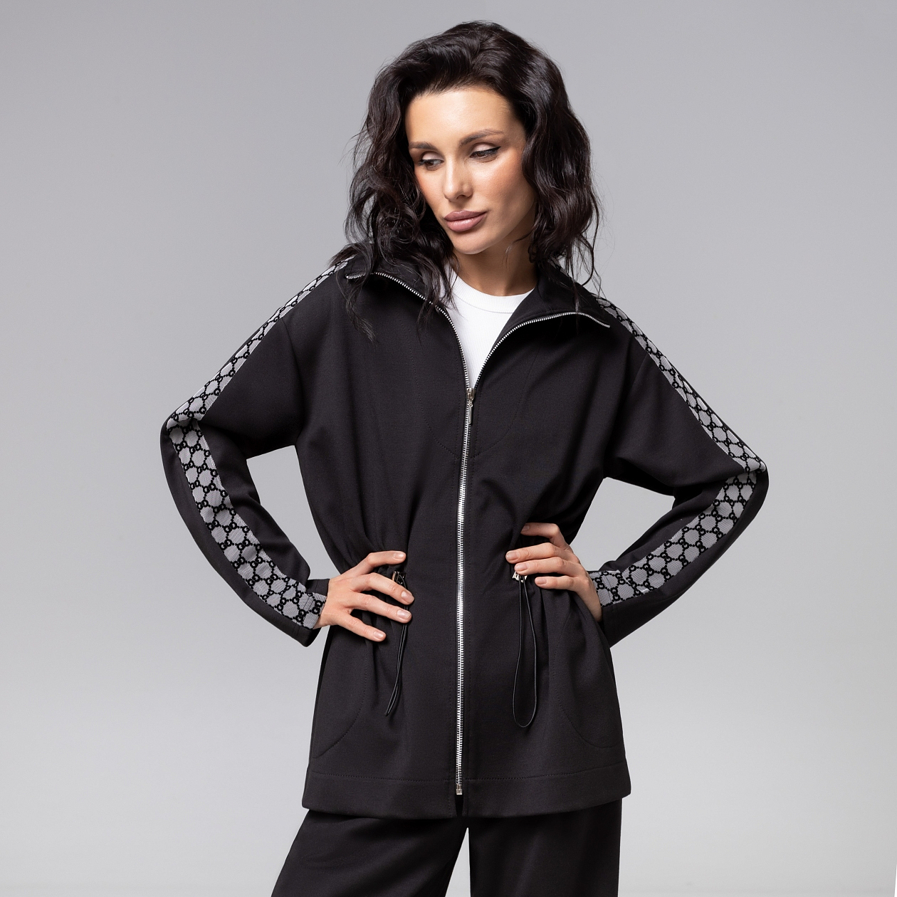 Свобода движений. Состав: 35% п/э, 30% вискоза, 30% нейлон, 5% спандекс