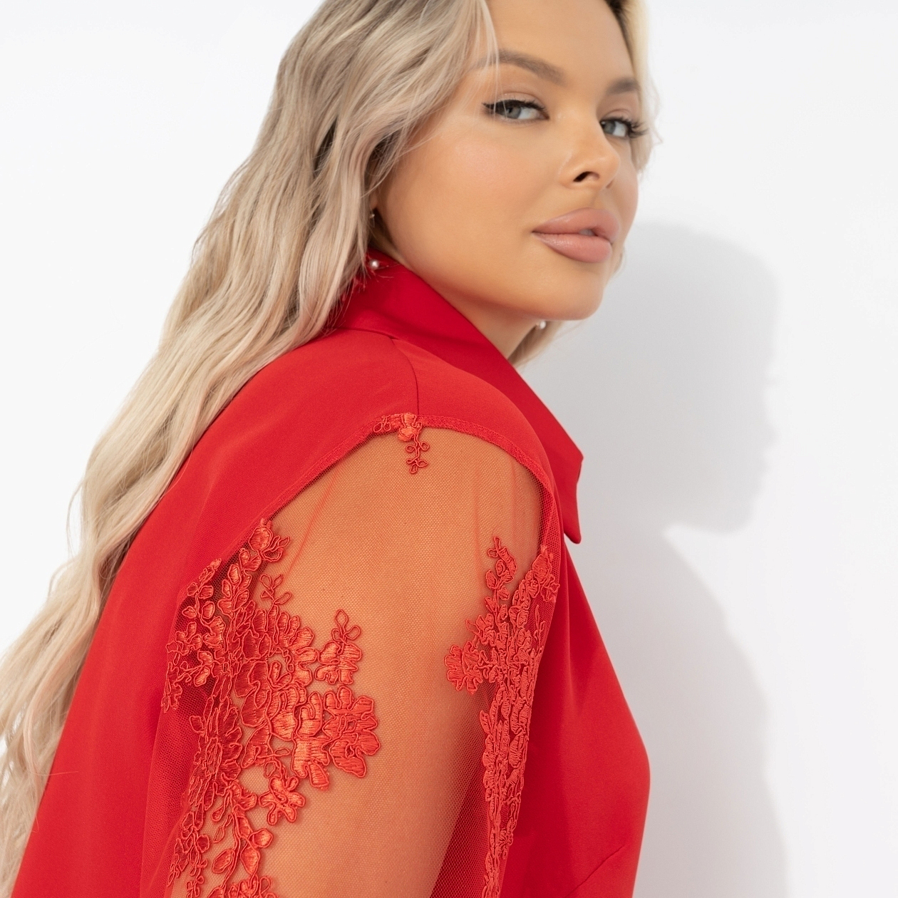 Жакет Даю автограф (алый, с поясом). Состав: 95% п/э, 5% эластан