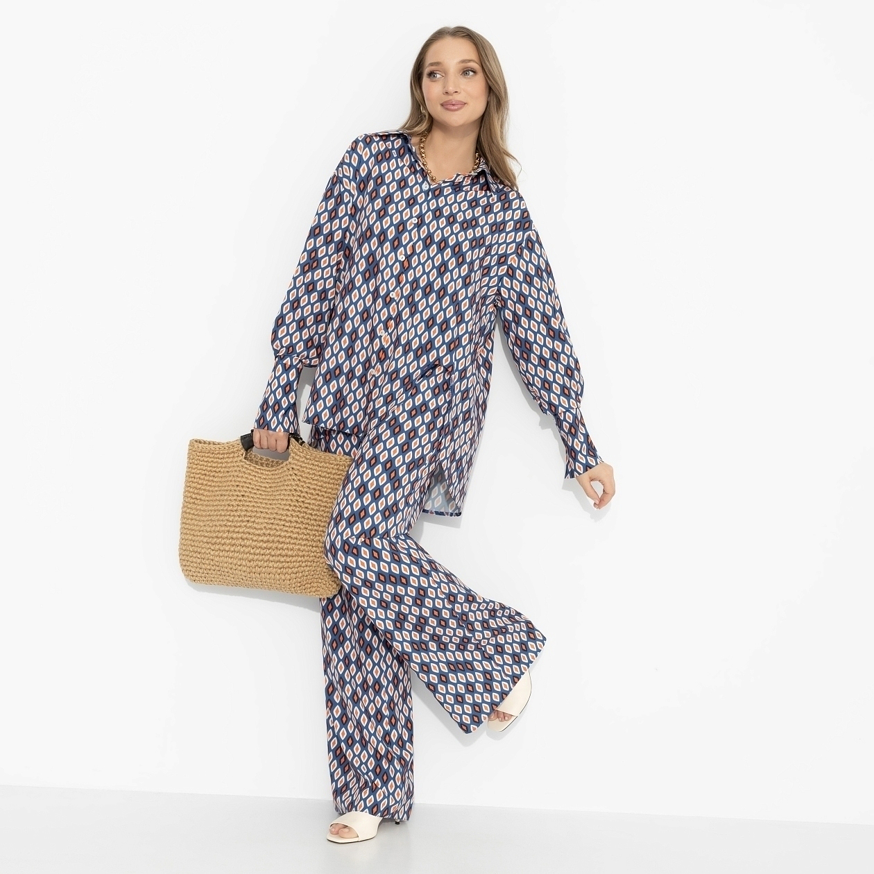 Брючный комплект Игра линий (контраст). Состав: 95% п/э, 5% эластан