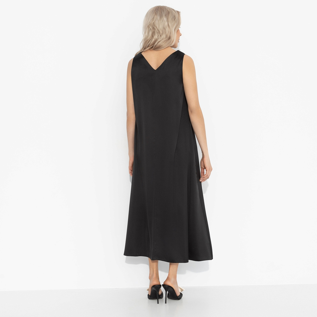 Платье Стройность в комплекте. Состав: 65% полиэстер, 30% вискоза, 5% эластан