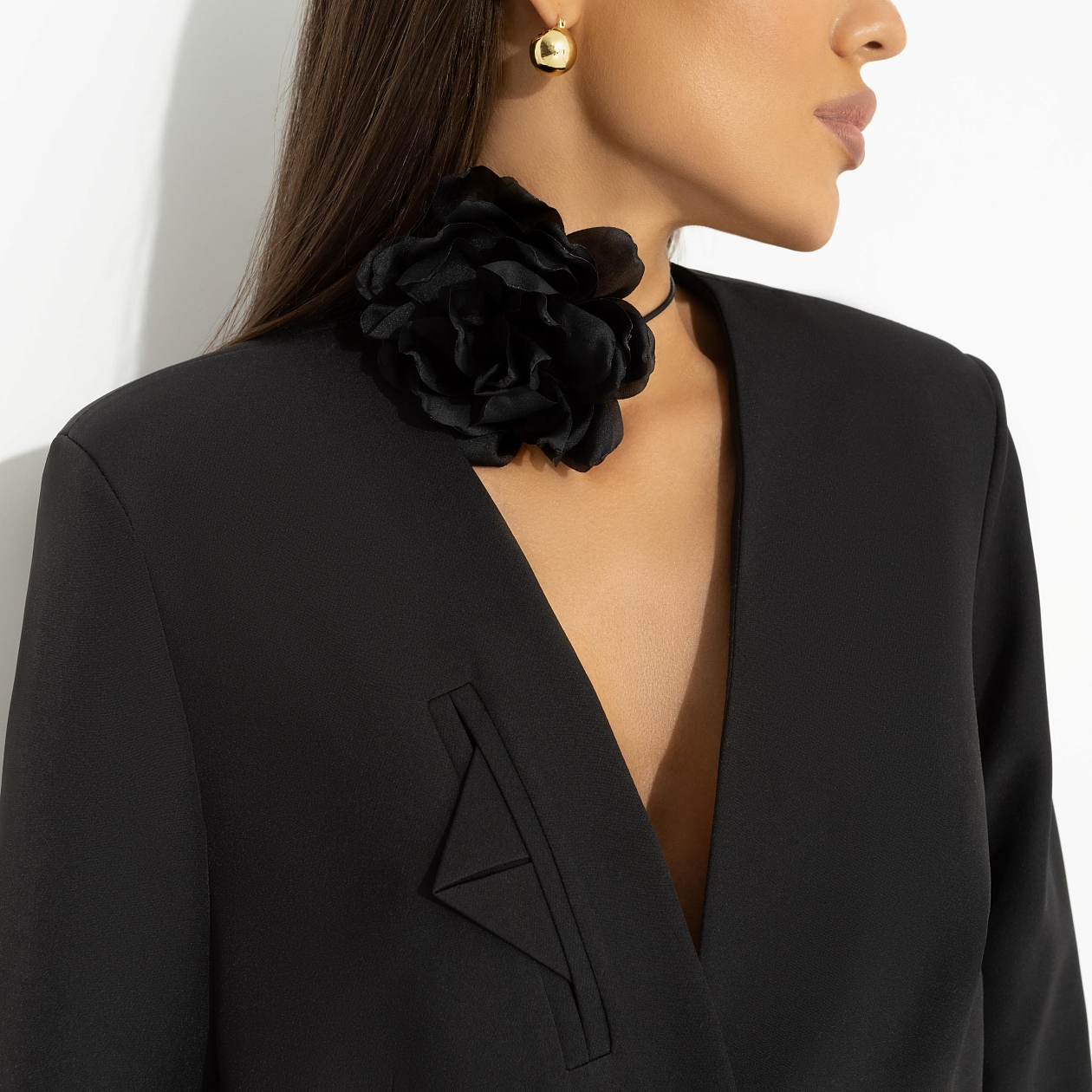 Жакет Власть в деталях (черный). Состав: 95% полиэстер, 5% эластан