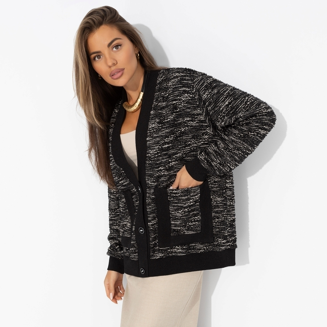 В модном режиме (black). Состав: 65% п/э, 30% акрил, 5% спандекс