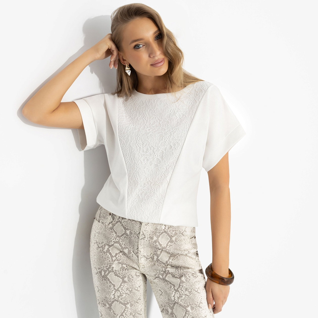 Футболка Всегда иначе (молочная). Состав: 65% п/э, 30% вискоза, 5% стрейч