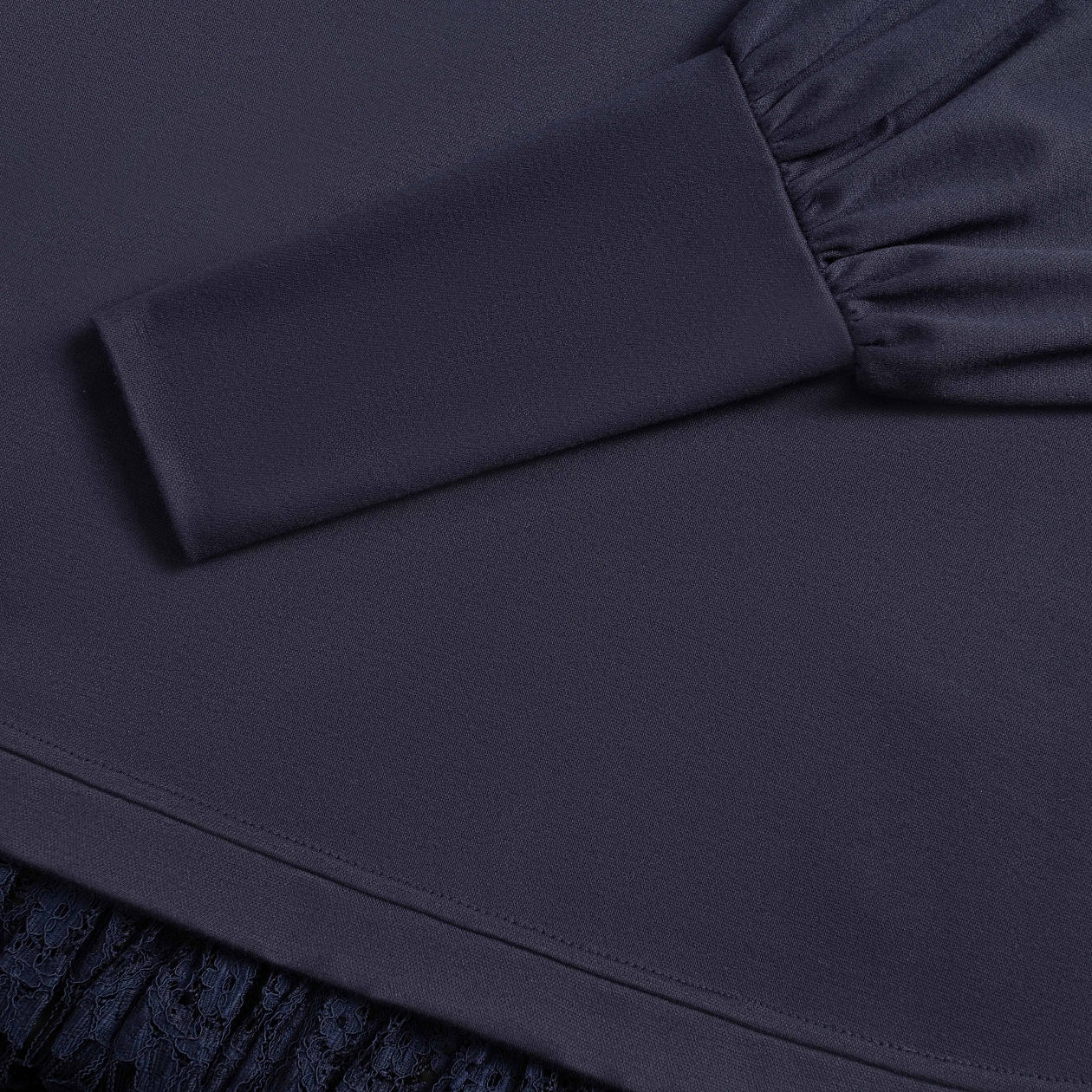 Платье История в кружевах. Состав: 65% полиэстер, 30% вискоза, 5% спандекс