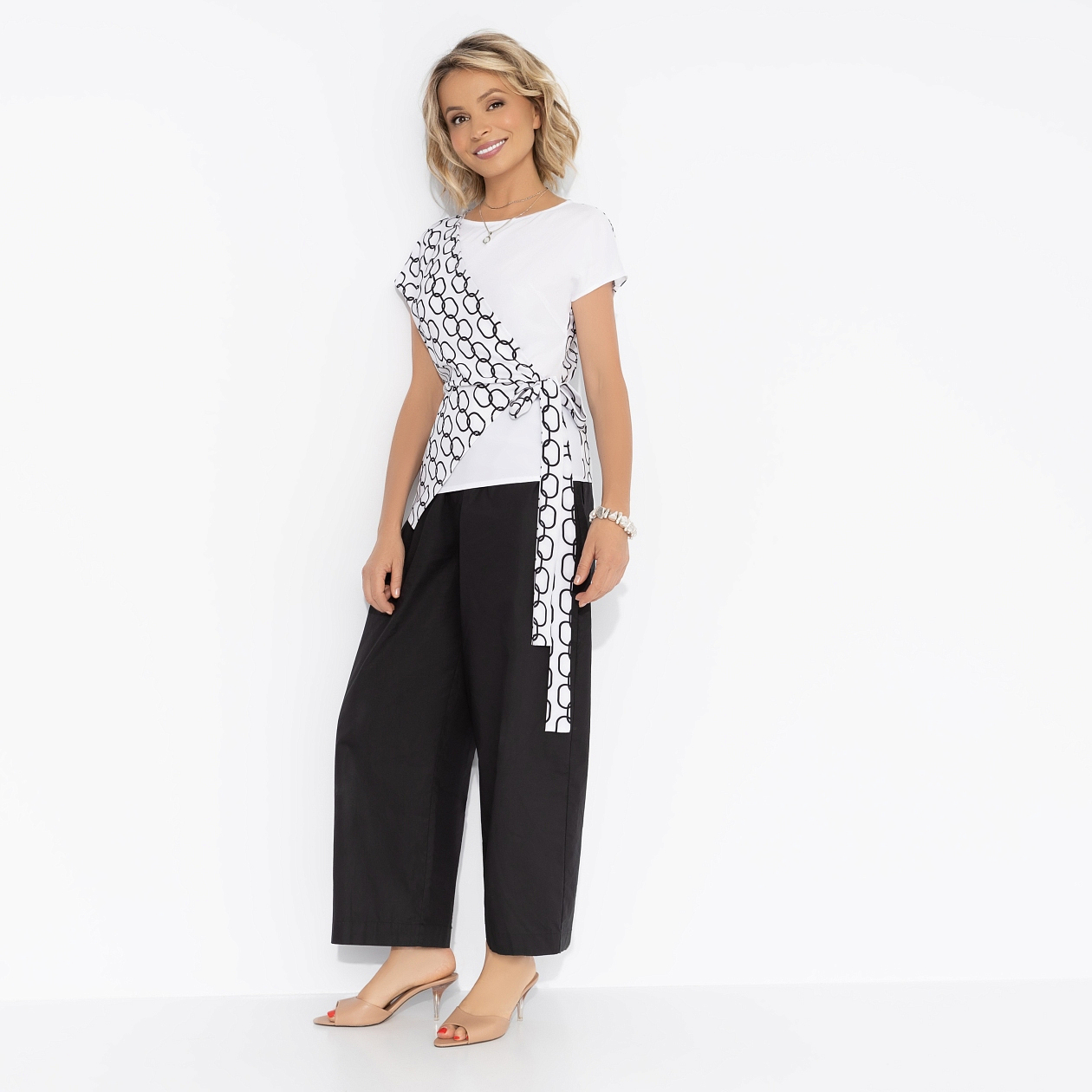 Блуза Все взгляды - на прекрасное (экстра). Состав: 95% п/а, 5% эластан