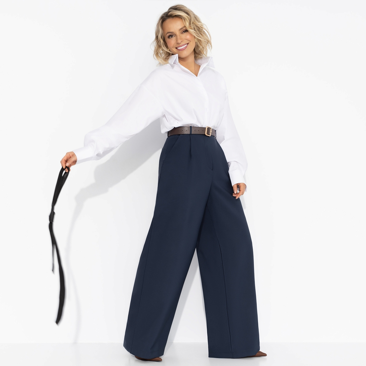 Брюки Легкой походкой (deep blue). Состав: 60% п/э, 37% вискоза, 3% спандекс