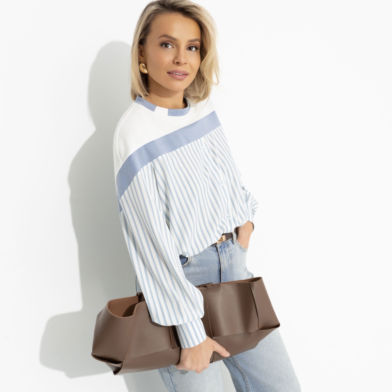 Всплеск эмоций. Состав: 85% полиэстер, 10% вискоза, 3% эластан, 2% нейлон