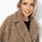 Слишком заметна (oversize, 42-48). Состав: 98% п/э, 2% спандекс