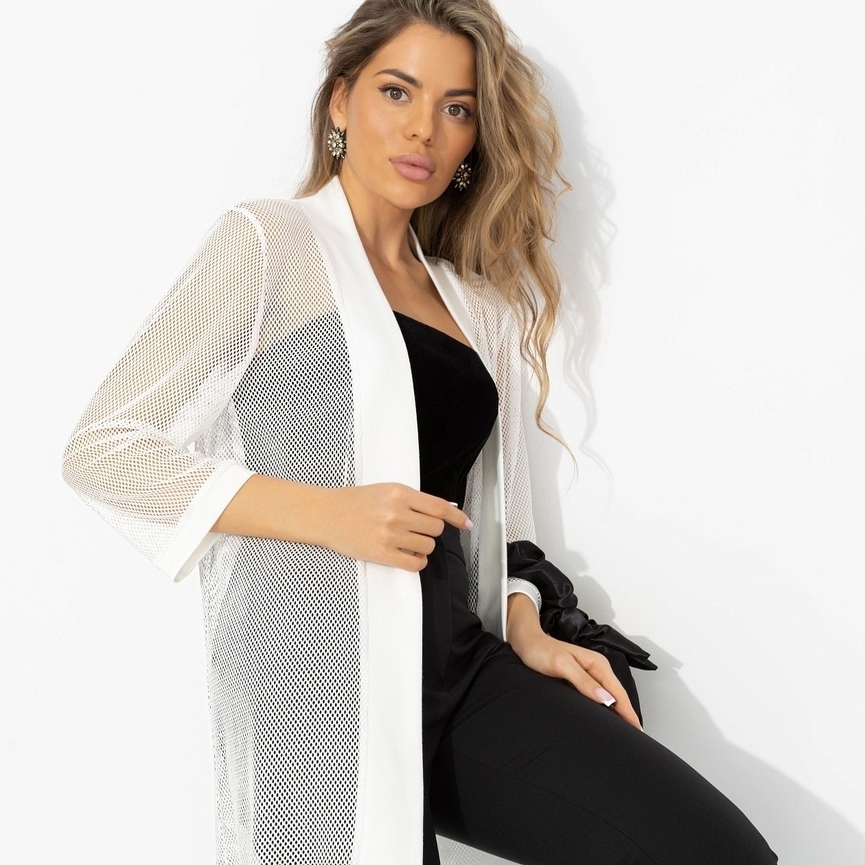 Для стильного образа (белый). Состав: 95% п/э, 5% стрейч