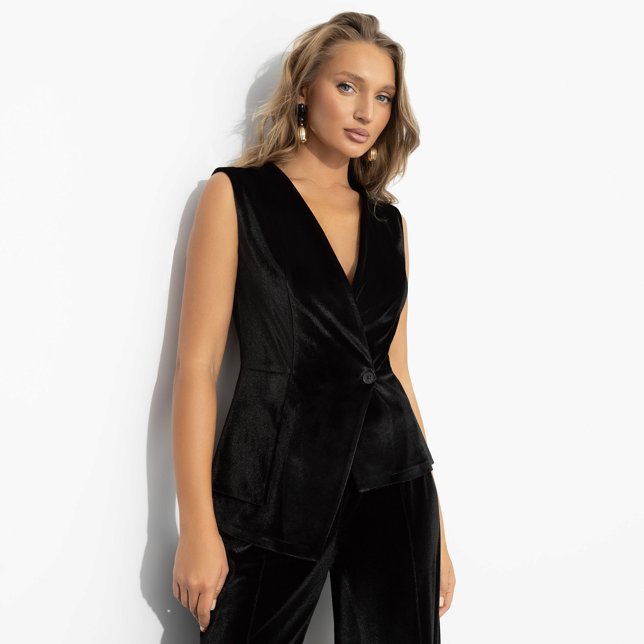 Стильный лидер (чёрный бархат). Состав: 95% п/э, 5% спандекс