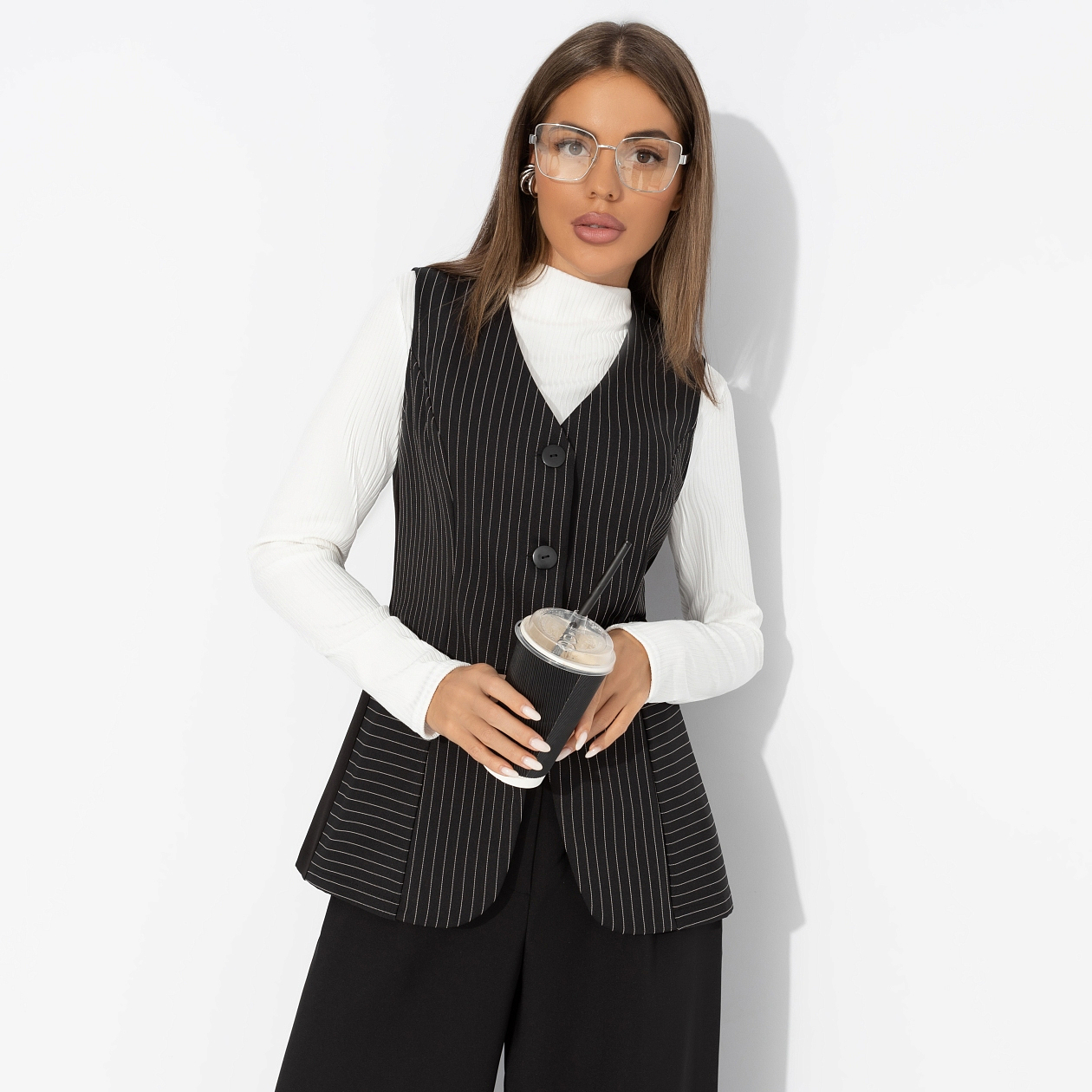 Налёт драмы (чёрный). Состав: 60% полиэстер, 37% вискоза, 3% спандекс