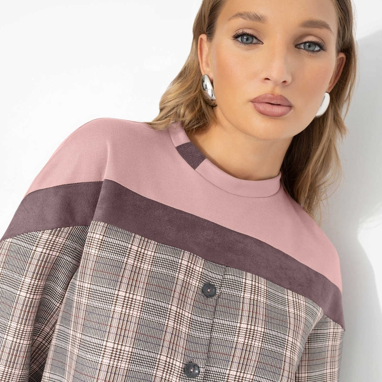 Всплеск эмоций (восхищение, нью). Состав: 60% полиэстер, 30% вискоза, 5% спандекс, 5% нейлон