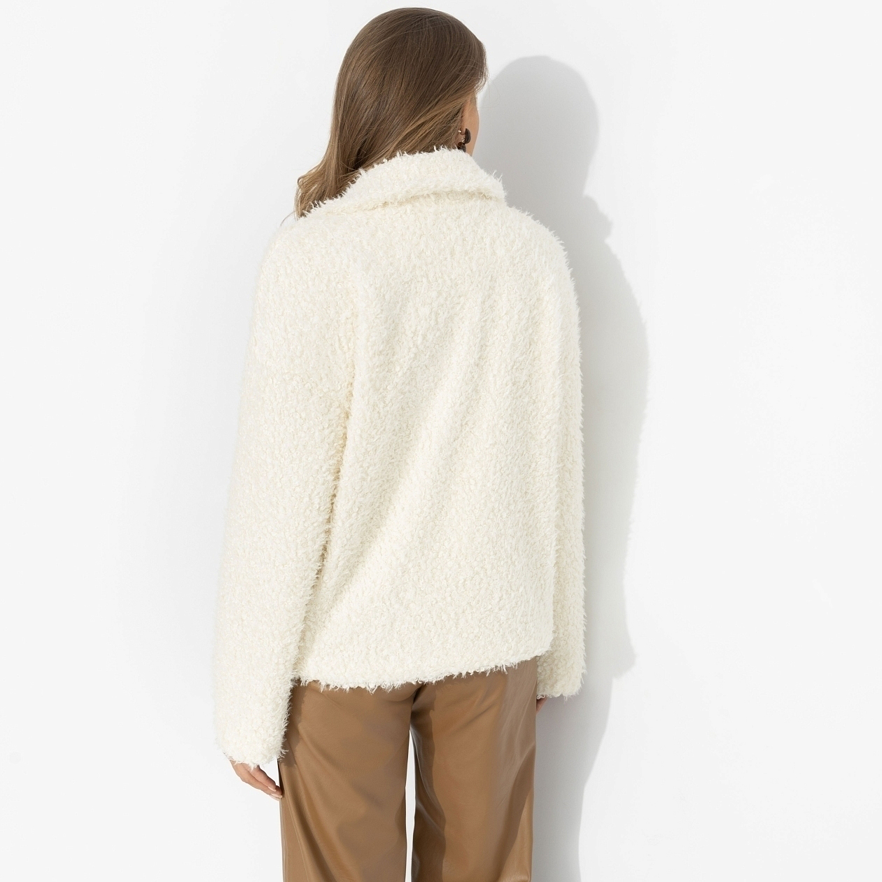 Слишком заметна (белый шоколад, oversize, 42-48). Состав: 100% п/э