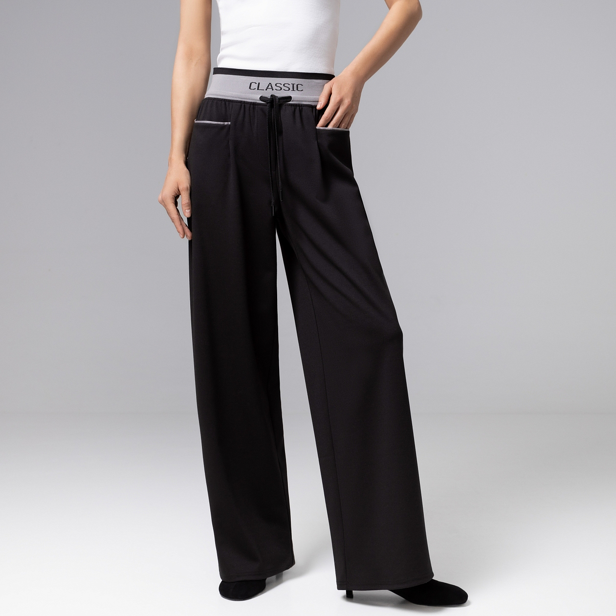 Брюки Красота в движении (чёрные). Состав: 35% п/э, 30% вискоза, 30% нейлон, 5% спандекс