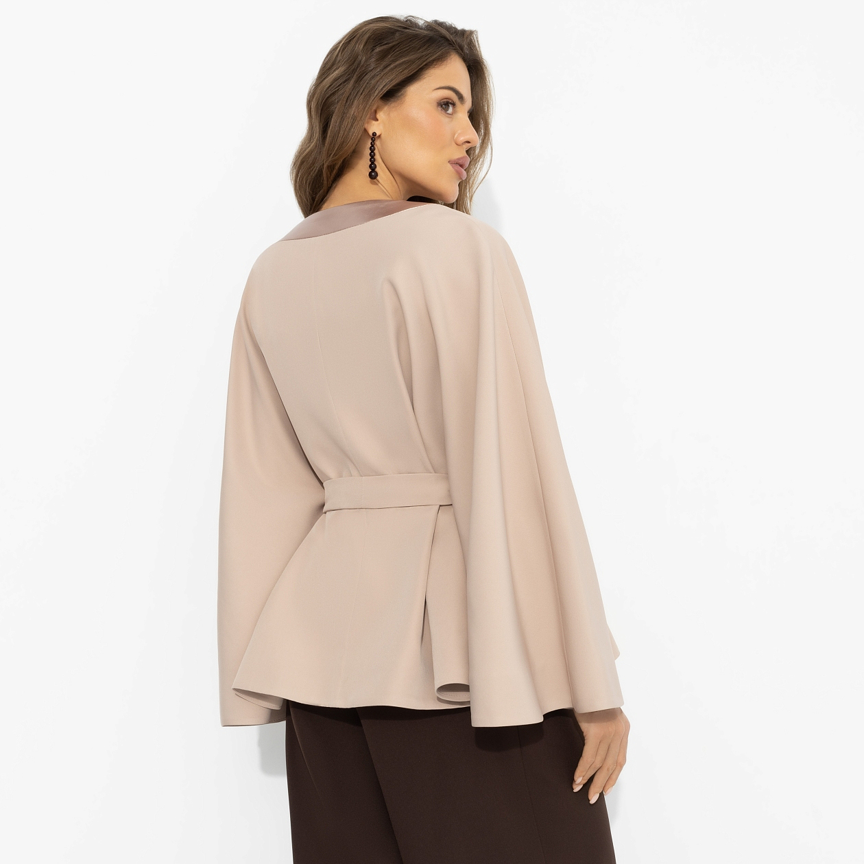 Жакет Яркий эффект (пудра, с поясом). Состав: 95% п/э, 5% эластан