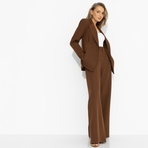 Брючный костюм Стильный коллектив. Состав: 95% полиэстер, 5% эластан