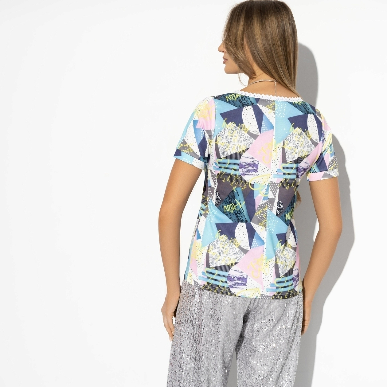 Футболка Любовь рядом (яркая). Состав: 65% п/э, 30% вискоза, 5% стрейч