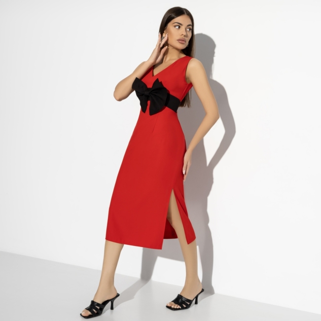 Платье-футляр Позирую как модель (с брошкой) 