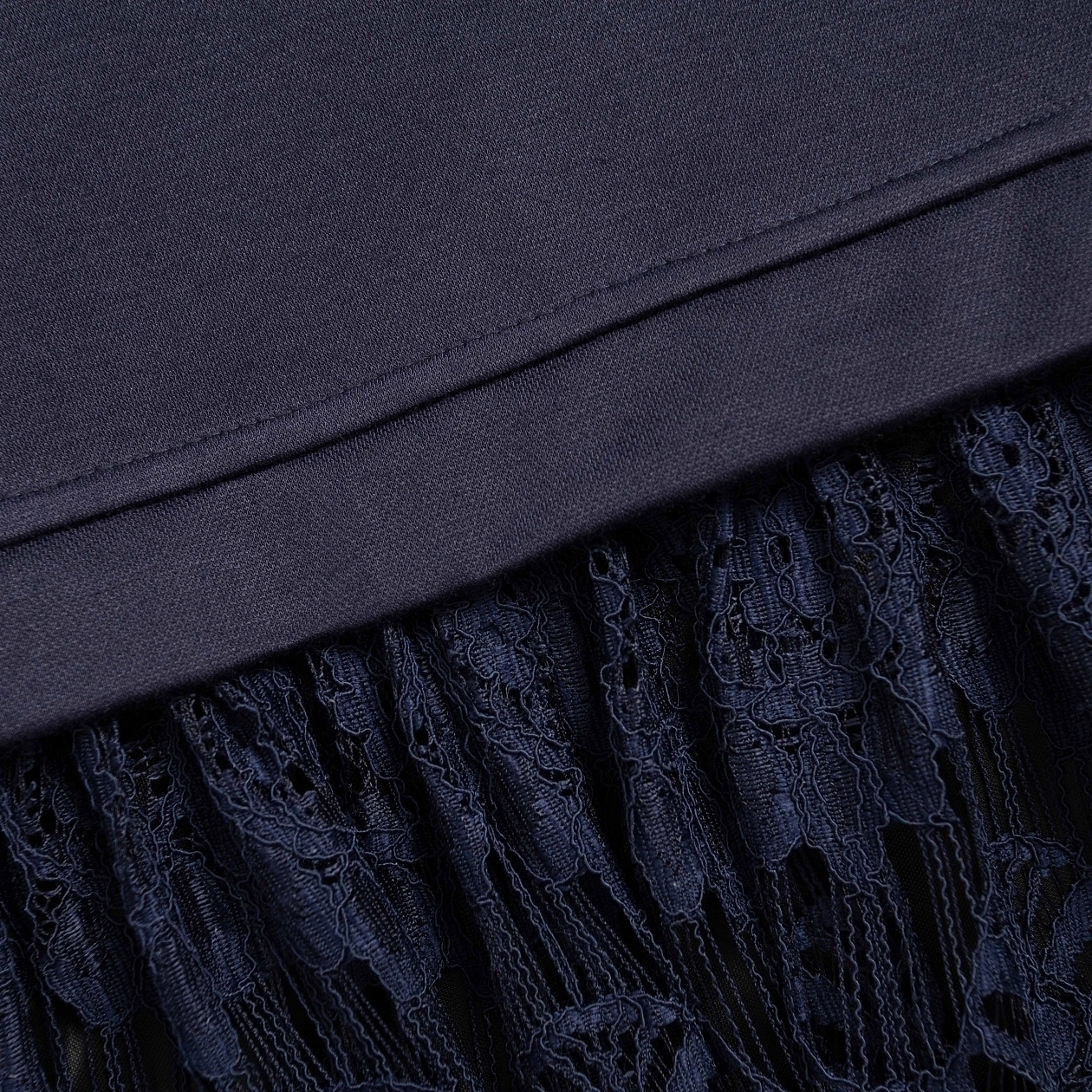 Платье История в кружевах. Состав: 65% полиэстер, 30% вискоза, 5% спандекс