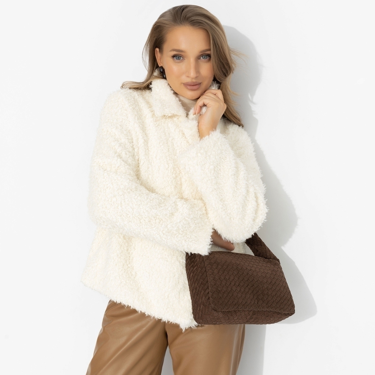 Слишком заметна (белый шоколад, oversize, 50-56). Состав: 100% п/э